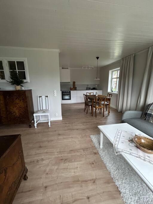 Apartamento Ny Laegenhet I Vesene Ljung Exterior foto